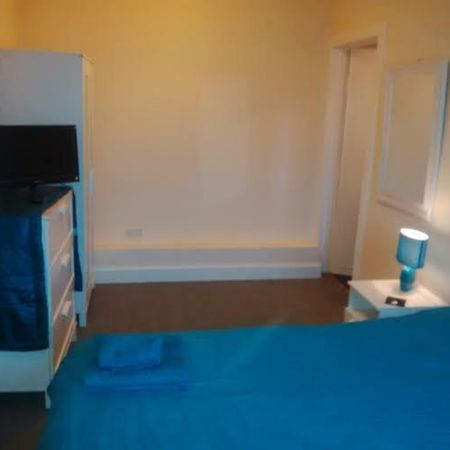 Largs Holidays Villa Buitenkant foto